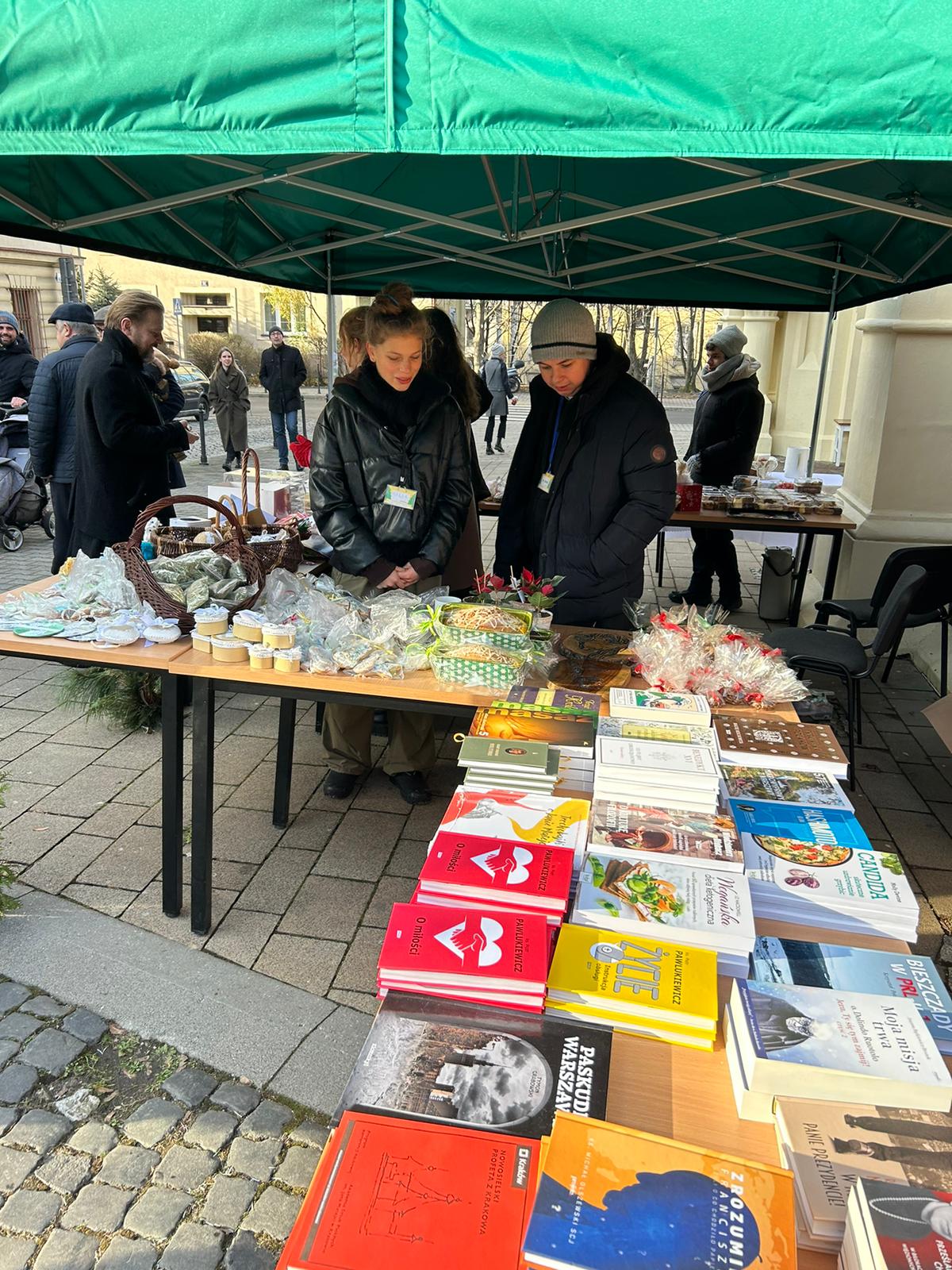 XVII Misyjny Jarmark z Aniołami w Krakowie fot. Jakub Ciepły CSsR (3).